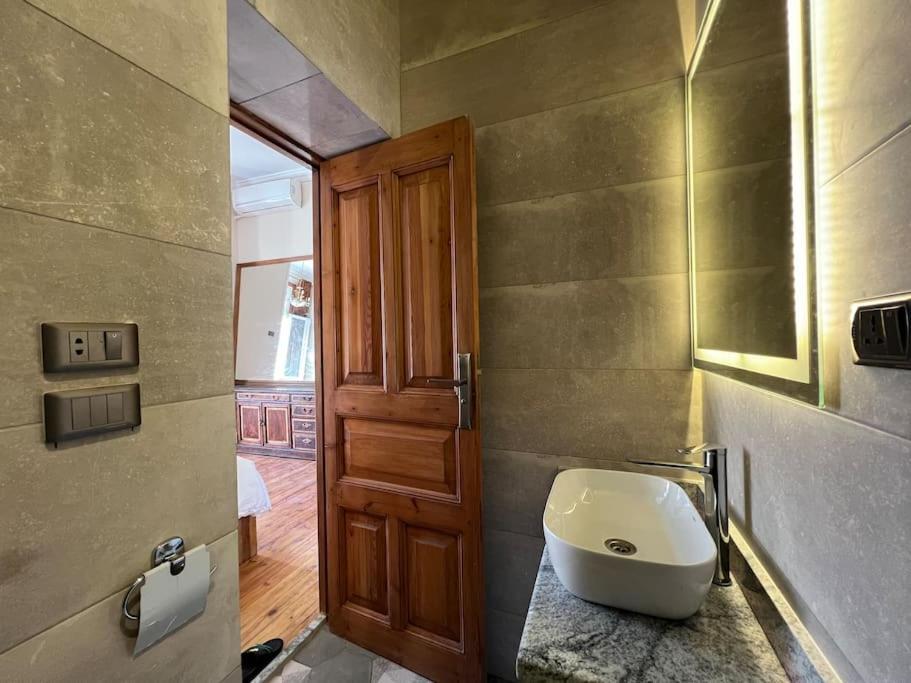 Authentic 3Br Apartment In Downtown, Cairo Exterior foto