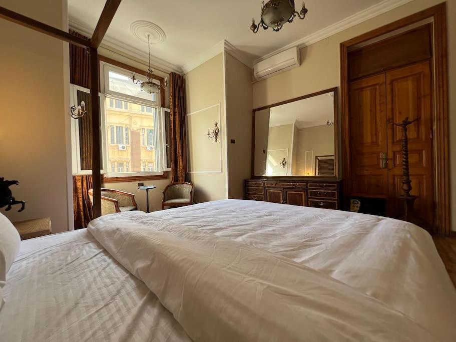 Authentic 3Br Apartment In Downtown, Cairo Exterior foto