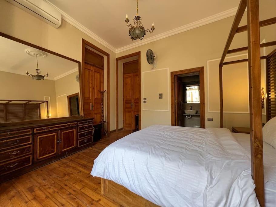 Authentic 3Br Apartment In Downtown, Cairo Exterior foto